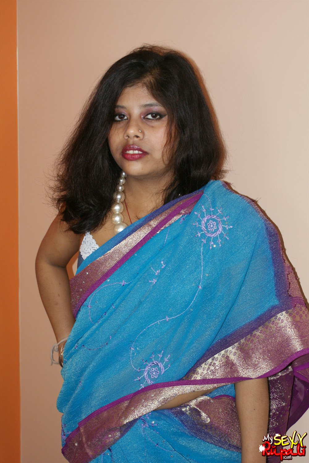 Pic gal1 Rupali in indian saree stripping naked. 