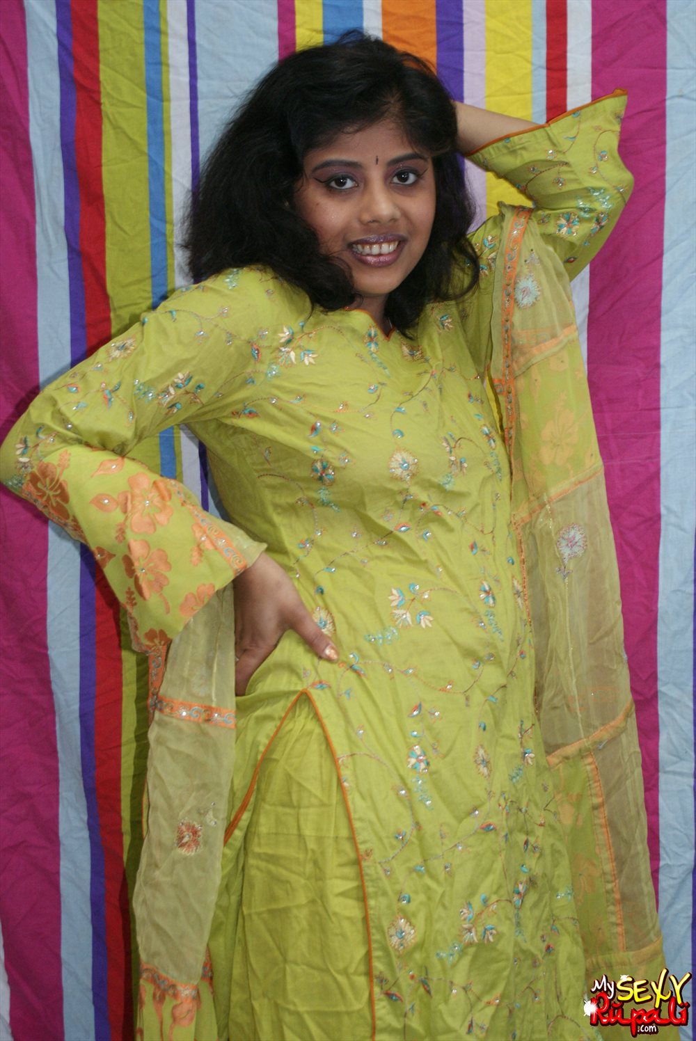 Pic gal23 Rupali in green shalwar suit. 